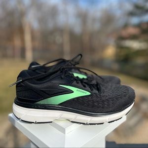 Brooks Dyad 11 Running Shoes